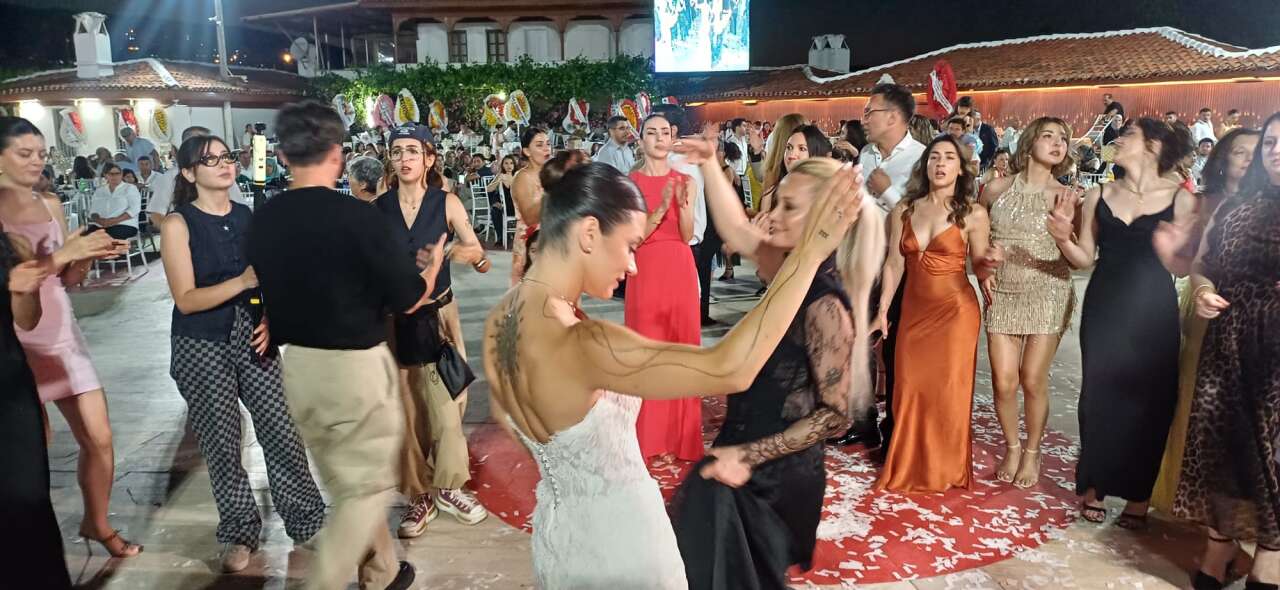 ​Muğla'da Görkemli Düğün:Ecem ve Seçkin Onur Dünyaevine Girdi 5